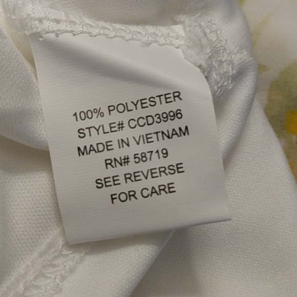 COPY - Beautiful Plus Size Floral Sleeveless Dress. Runs small—more like a 1X o… - Picture 6 of 7